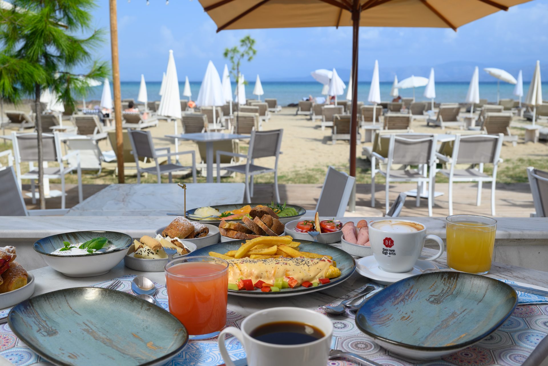 Cavomarina Beach Hotel — Dining