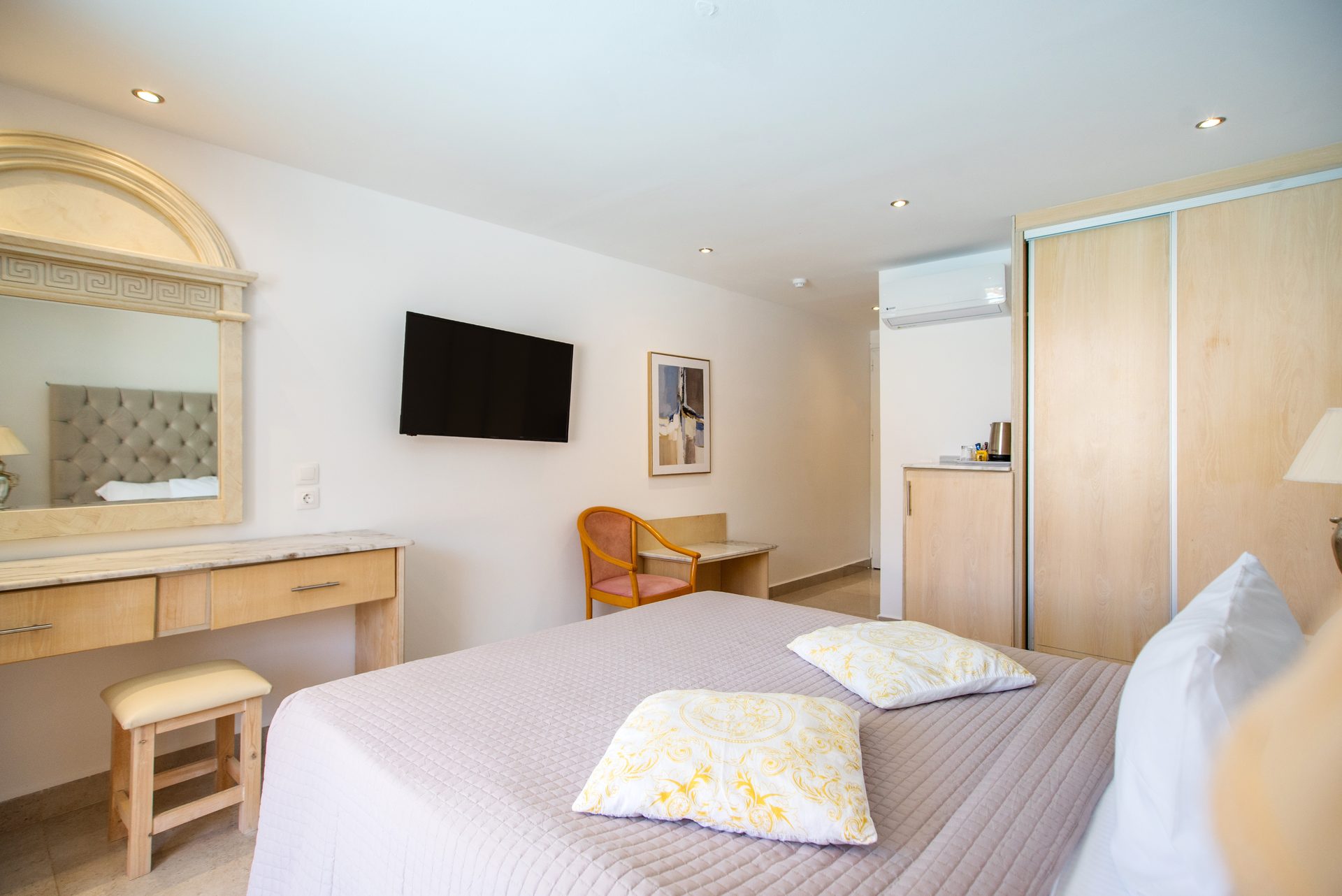 Cavomarina Beach Hotel — Rooms