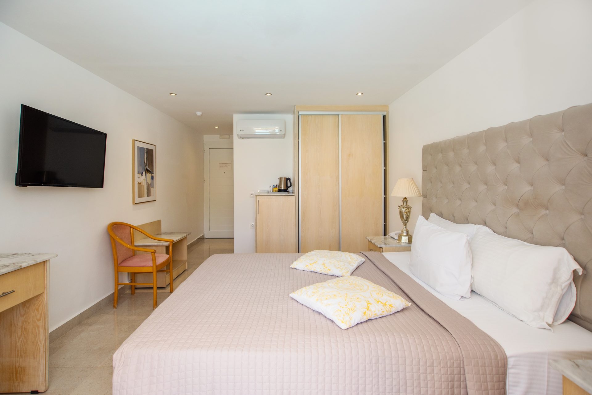 Cavomarina Beach Hotel — Rooms