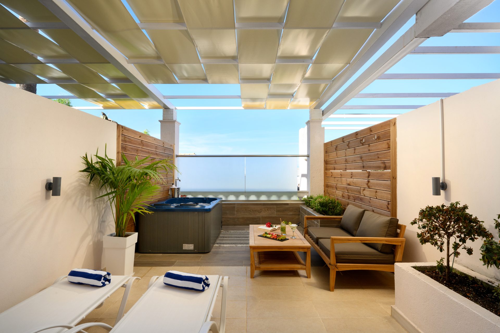 Cavomarina Beach Hotel — Rooms