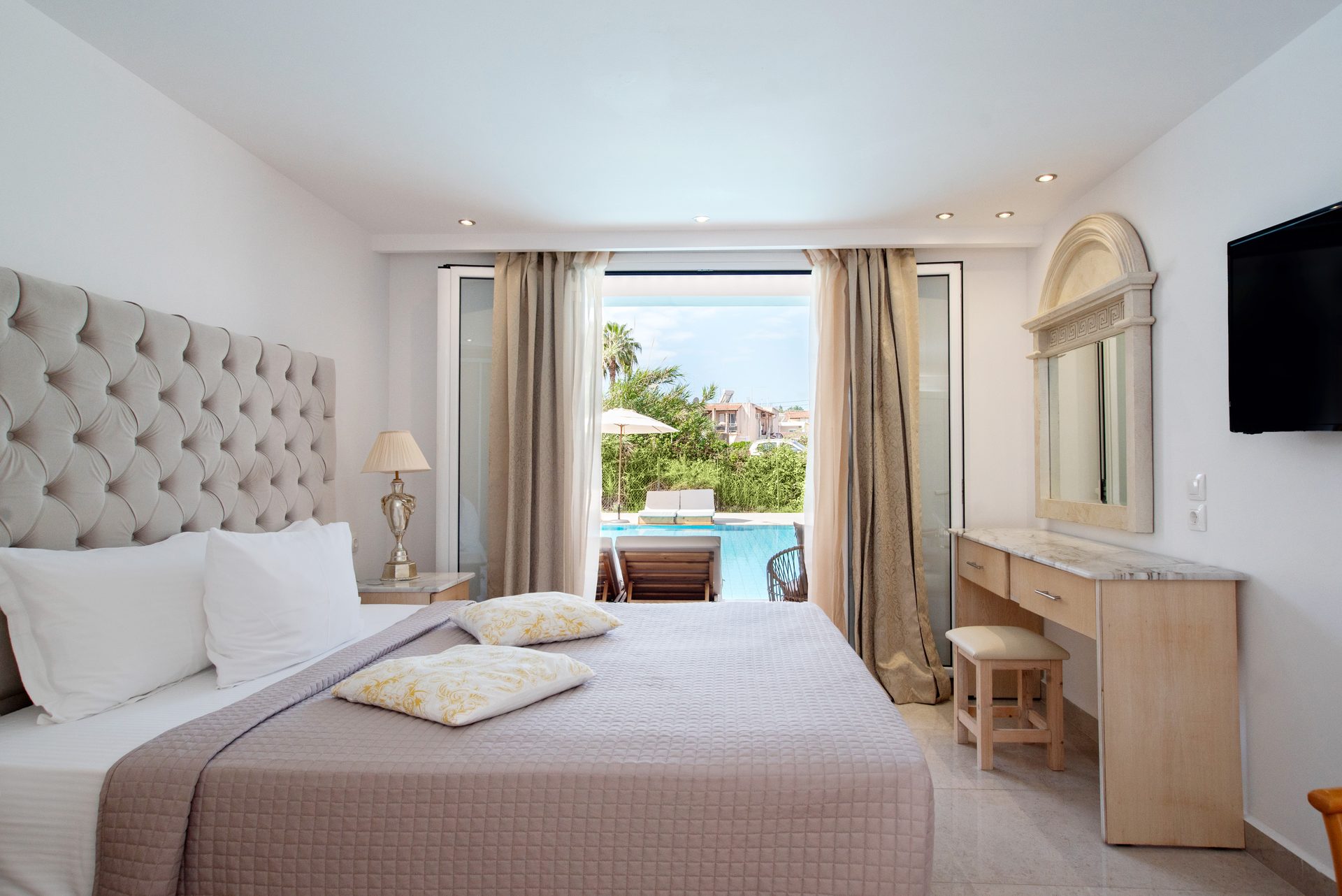 Cavomarina Beach Hotel — Rooms